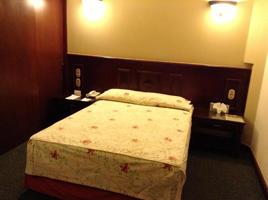Hotel Real De Uruapan Uruapan  Buitenkant foto